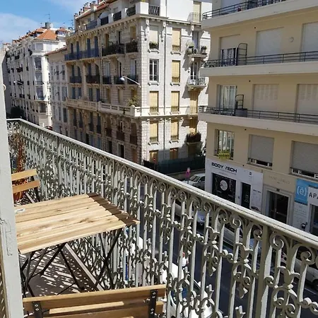Cosy Rossini Large Balcony Apartment *